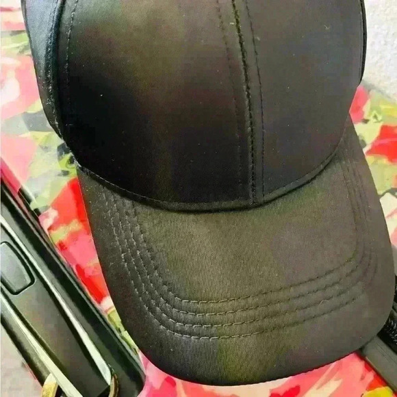 Black plain hat - Picture 2 of 5